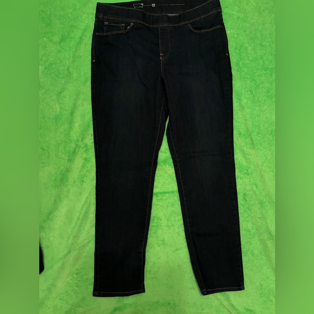 Women Levi’s jeans